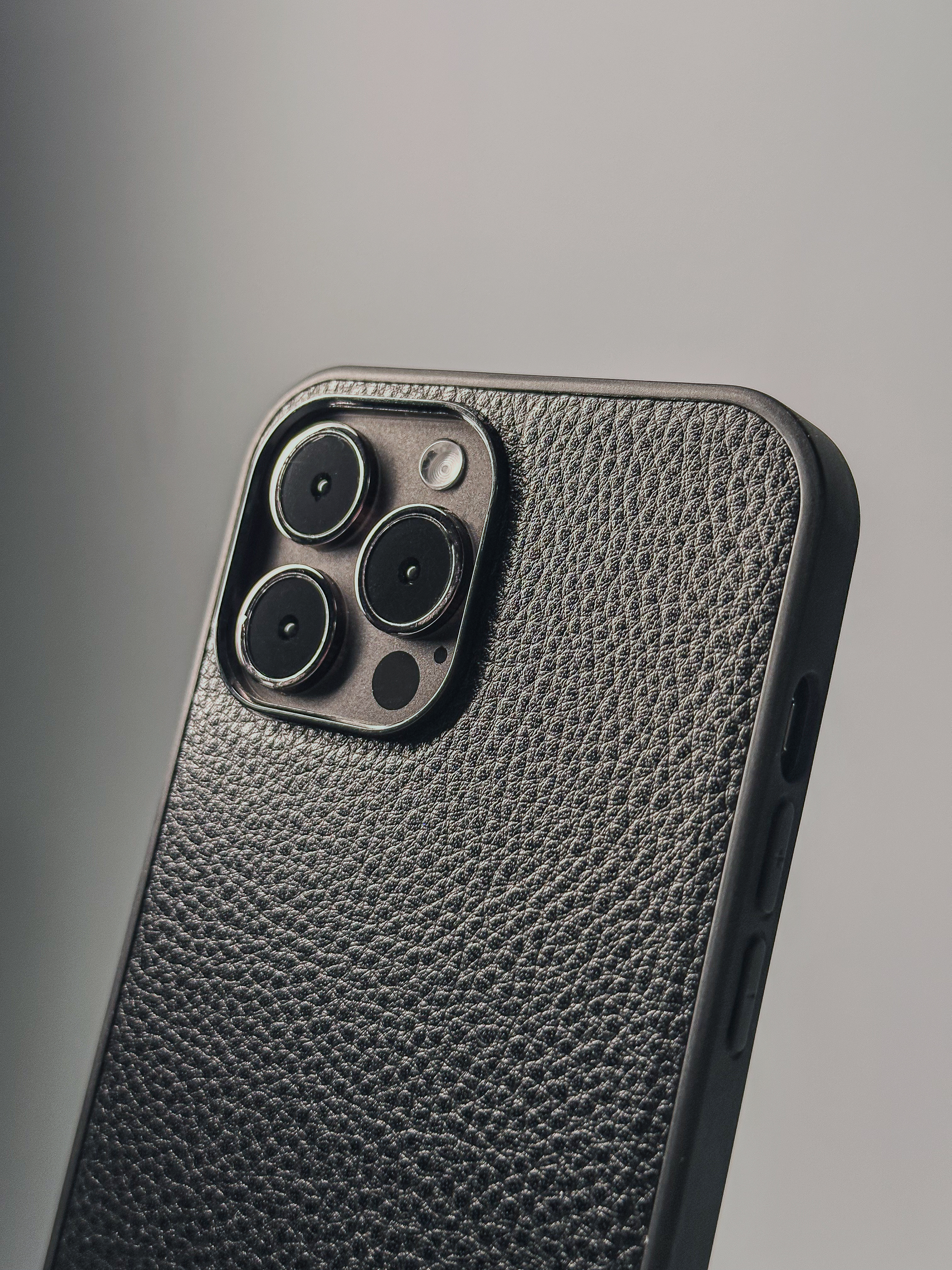 Ultra safe combo - Leather case + Camera lens protector