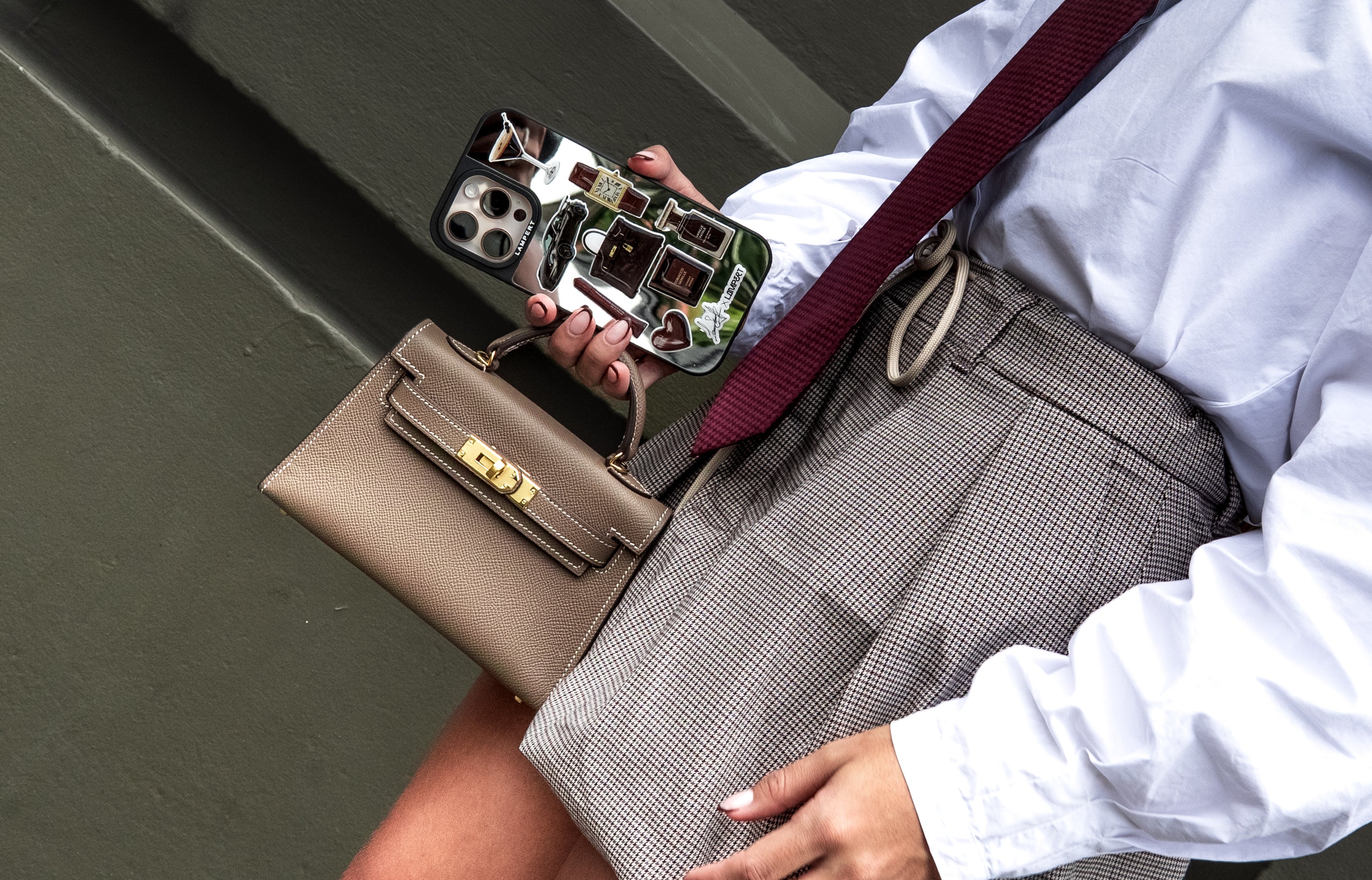 Ultra safe case Colab Laura sanchez Espresso sticker